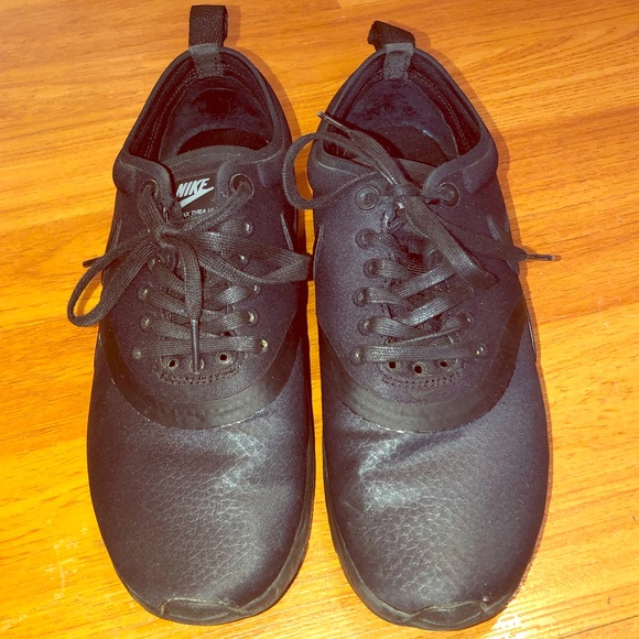Brand new NIKE black running shoes - Picture 1 of 6